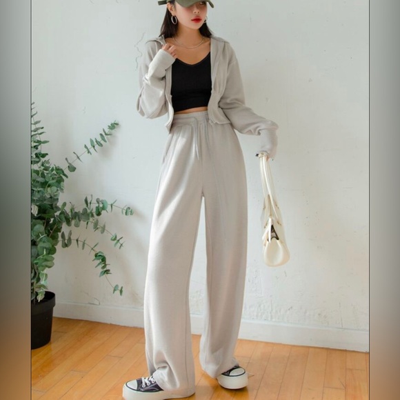 Jogging and vest two pieces - Picture 4 of 6